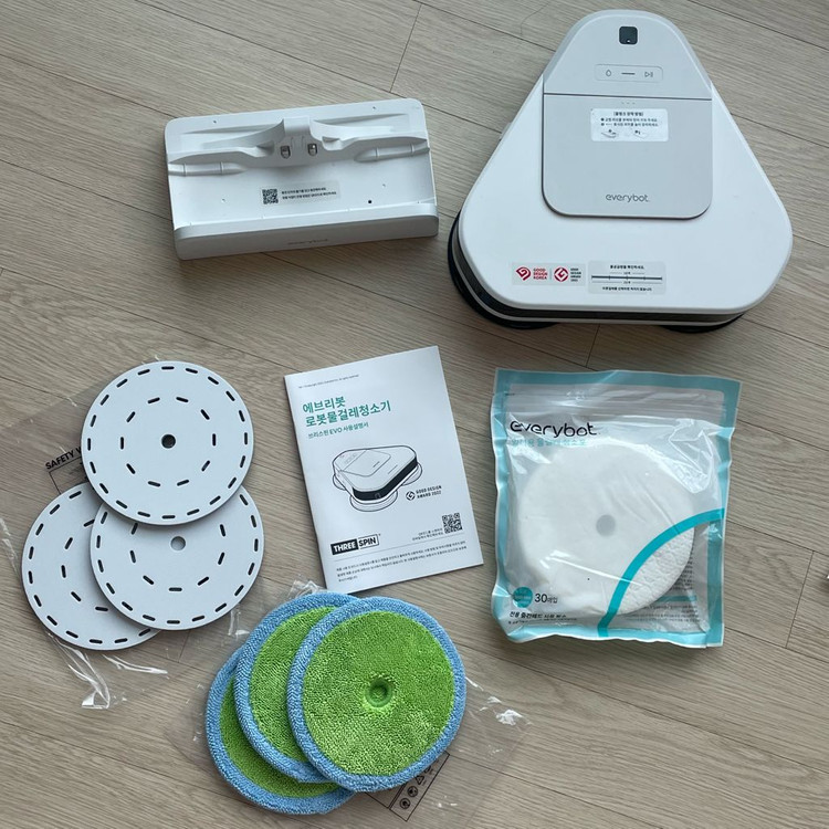 에브리봇 쓰리스핀 EVO 물걸레 청소기 이미지