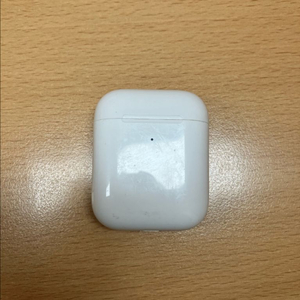 에어팟 2세대 무선충전 케이스 팝니다 이미지