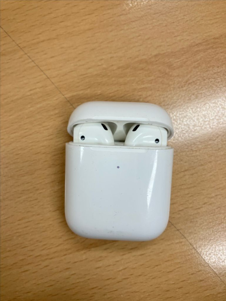 에어팟 2세대 무선충전 케이스 팝니다 이미지