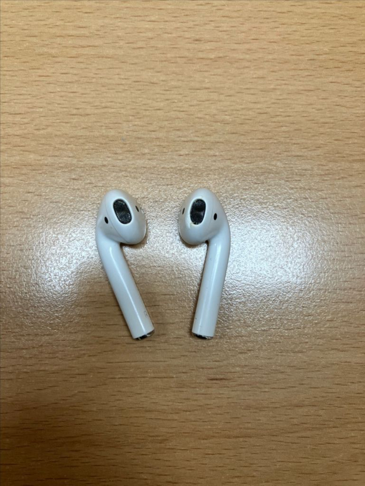 에어팟 2세대 무선충전 케이스 팝니다 이미지