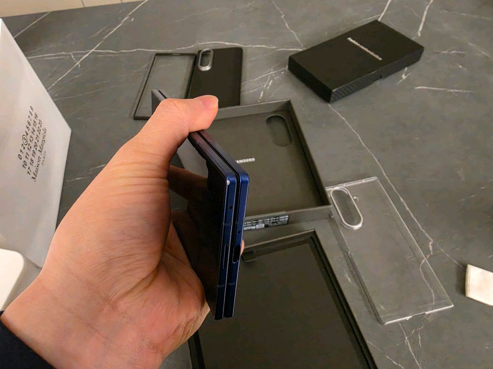 갤럭시 Z 폴드7 512GB 네이비 자급제 풀박스 25년12월최초사용--6