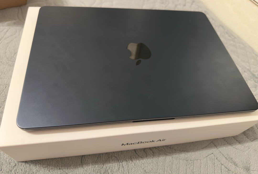 맥북 에어 M2 8GB 256GB 미드나이트 풀박스 이미지