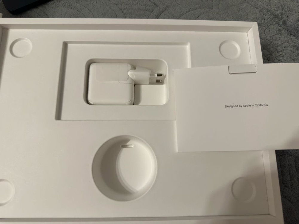 맥북 에어 M2 8GB 256GB 미드나이트 풀박스 이미지