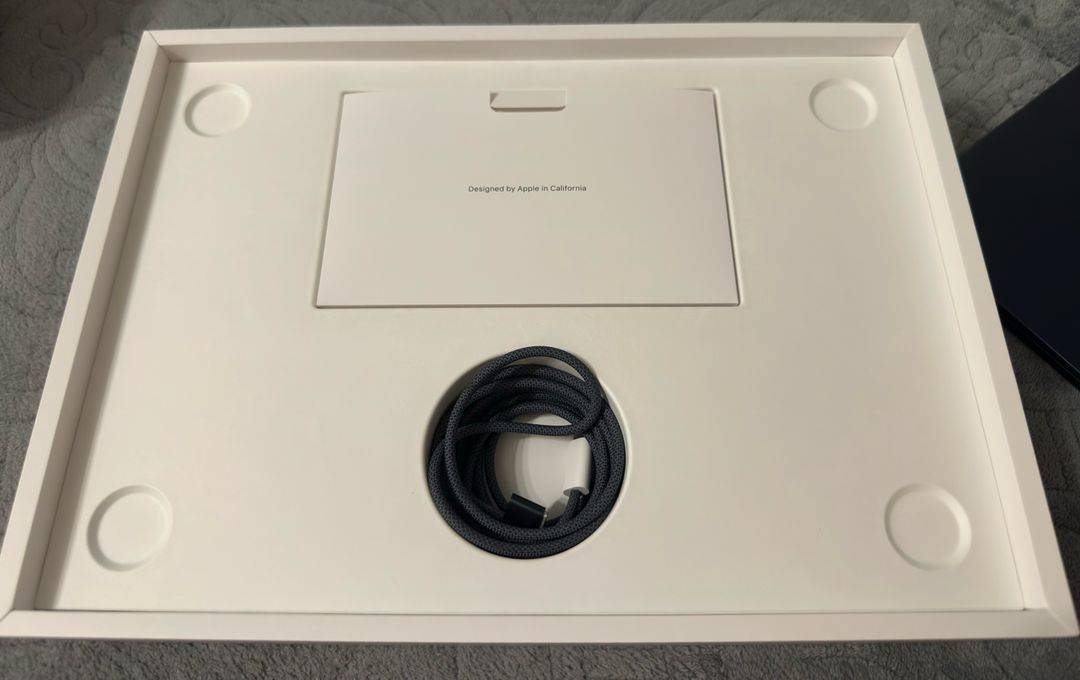 맥북 에어 M2 8GB 256GB 미드나이트 풀박스 이미지