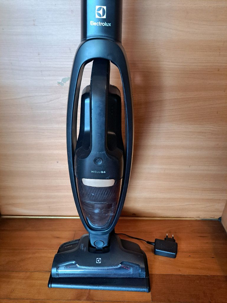 일렉트로룩스 무선 청소기 (부품용)--3