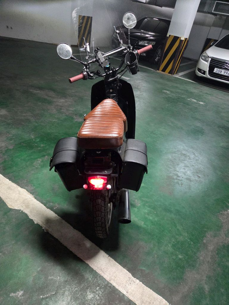 혼다 슈퍼 커브 커스텀--1