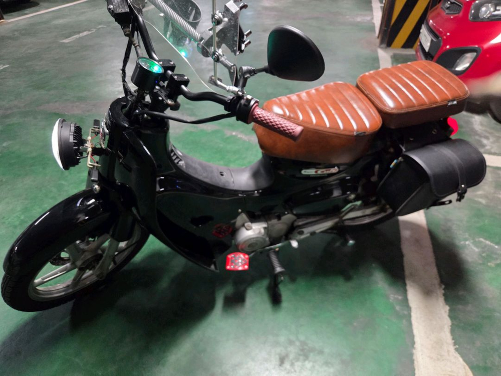 혼다 슈퍼 커브 커스텀--4