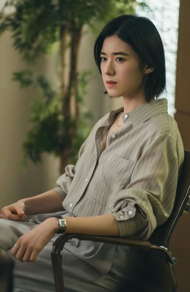 정은채 착용 RRACE 레이스 스트라이프 셔츠 판매합니다. 이미지