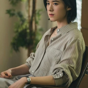 정은채 착용 RRACE 레이스 스트라이프 셔츠 판매합니다. 이미지