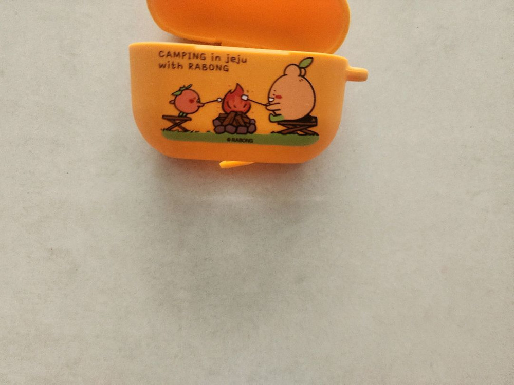 에어팟 프로2 실리콘 케이스 두개 팔아요--5