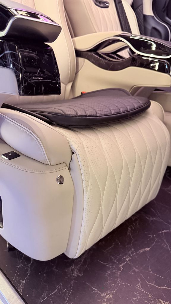 카니발 4세대 프리미엄 의전 시트 or 대리석바닥(의전용) 이미지