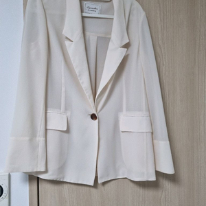 Laguna Moon 찰랑 아이보리 블레이저 자켓