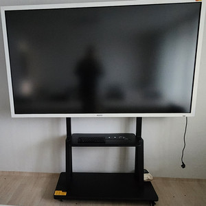 4k 선명한 화질의 QLED급 대형 전자칠판 86인치