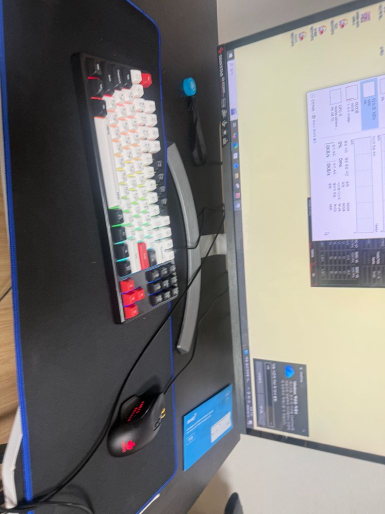 (풀세트) i7-8700 / GTX1070 게이밍PC + 32인치 모니터 + 책상,의자 까지 통째로 팝니다 이미지