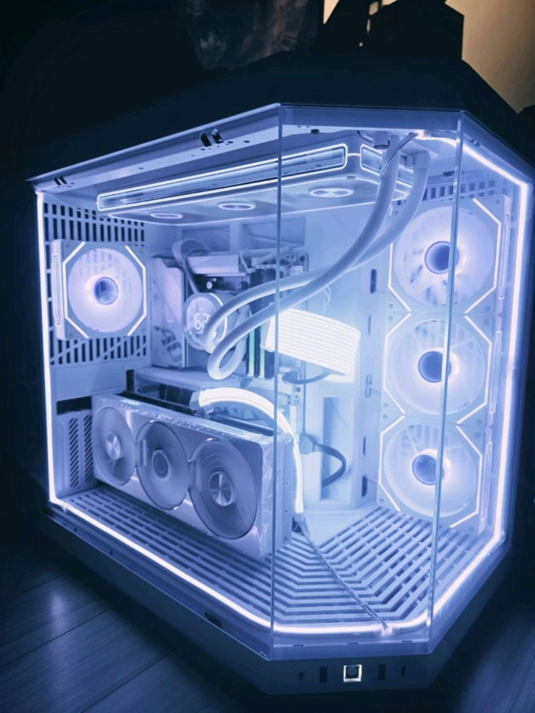 라이젠7 9800X3D RTX5080 Y70 본체 팝니다 이미지