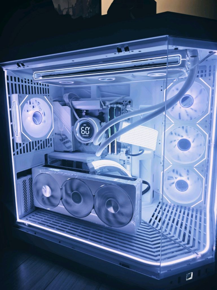 라이젠7 9800X3D RTX5080 Y70 본체 팝니다 이미지