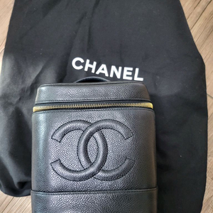 샤넬 블랙 베니티백입니다. 이미지