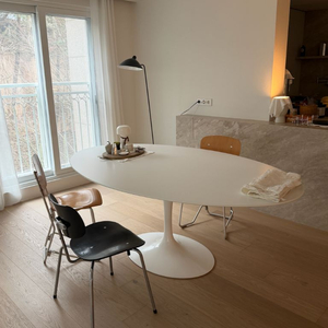 정품 놀 사리넨 테이블 (오벌) / 화이트 라미네이트