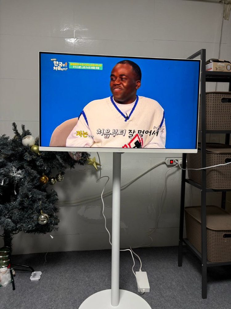 LG 32인치 4K 무빙스마트TV--3