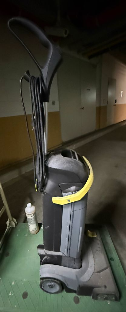 [가전] 카처 KARCHER, 유선 상업용 바닥 세척기/스크러버 (BR 30/4 C), 5회 미만 사용 이미지