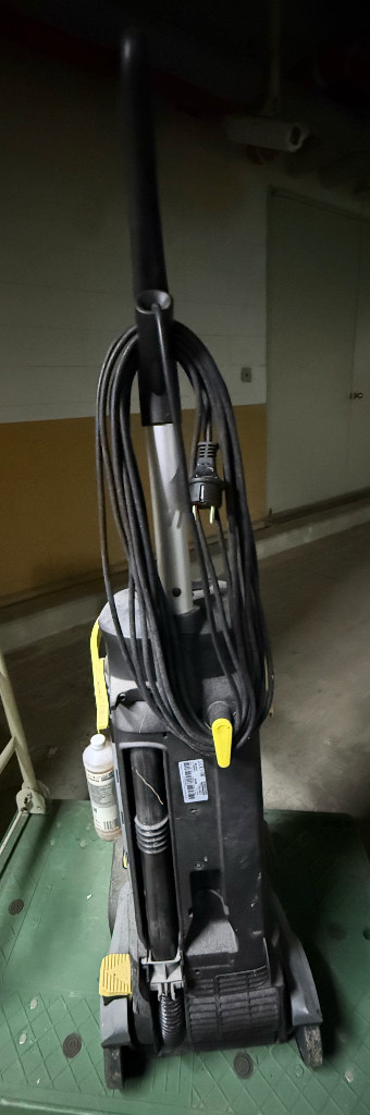 [가전] 카처 KARCHER, 유선 상업용 바닥 세척기/스크러버 (BR 30/4 C), 5회 미만 사용 이미지