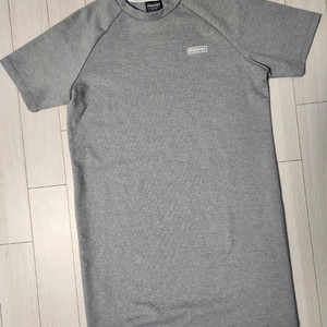 새상품급) 디스커버리 반팔 원피스 95 m여러 중고사이트에도 같이 판매하고 있어서 삭제되면 팔린거에요~오염 하자 없