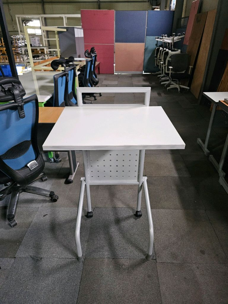 접이식 교실용 책상 이미지