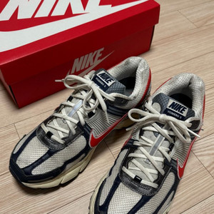 나이키 줌 보메로5 포톤 더스트 피칸테 레드 280사이즈 이미지