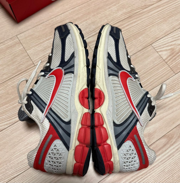 나이키 줌 보메로5 포톤 더스트 피칸테 레드 280사이즈 이미지