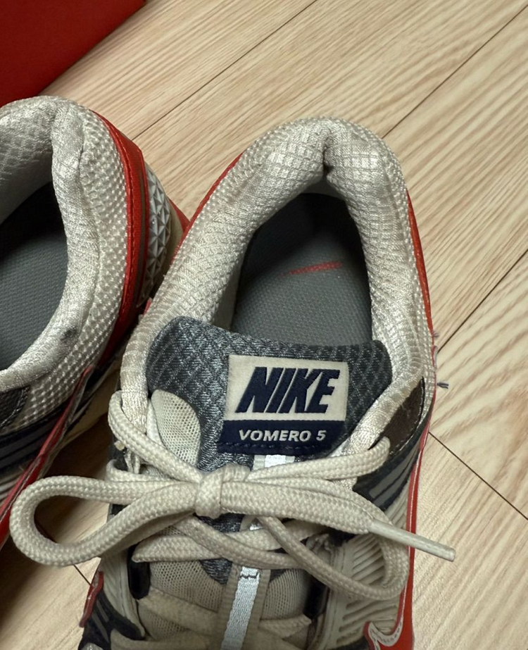 나이키 줌 보메로5 포톤 더스트 피칸테 레드 280사이즈 이미지