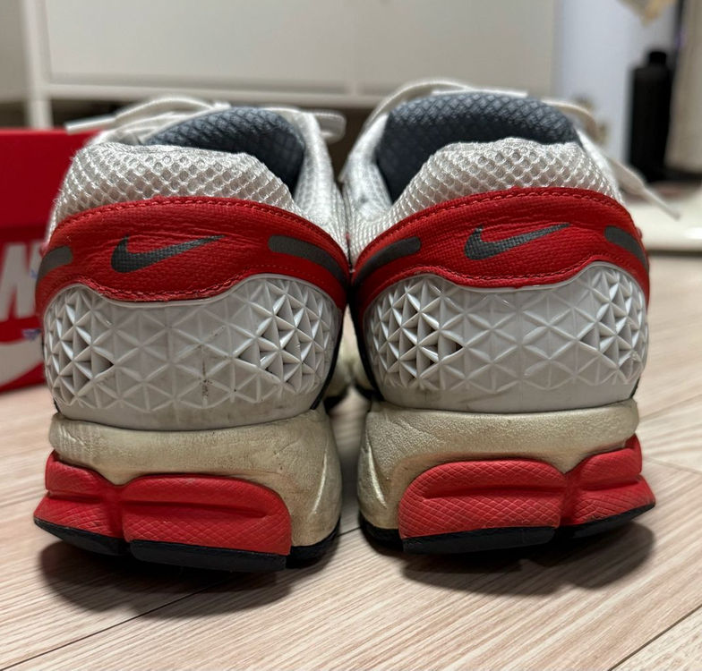 나이키 줌 보메로5 포톤 더스트 피칸테 레드 280사이즈 이미지