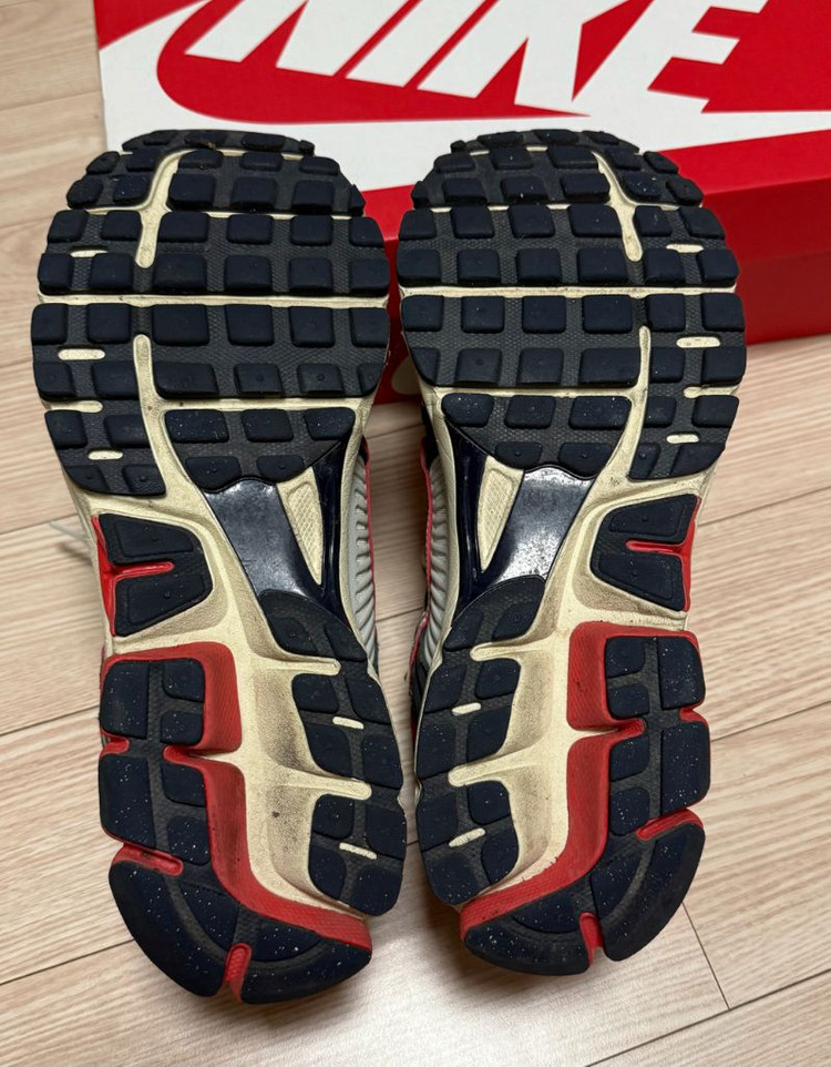 나이키 줌 보메로5 포톤 더스트 피칸테 레드 280사이즈 이미지