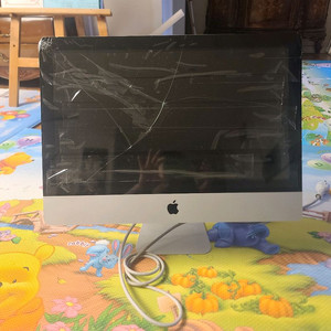 아이맥 21.5 유리 파손 된것 팝니다 정상 작동 합니다