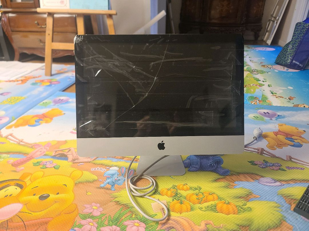 아이맥 21.5 유리 파손 된것 팝니다 정상 작동 합니다--1