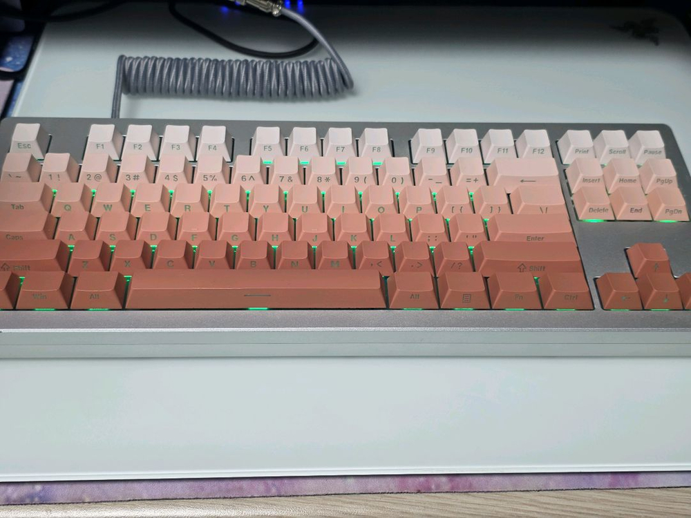 제네시스 8K RGB M3 기계식 키보드 이미지