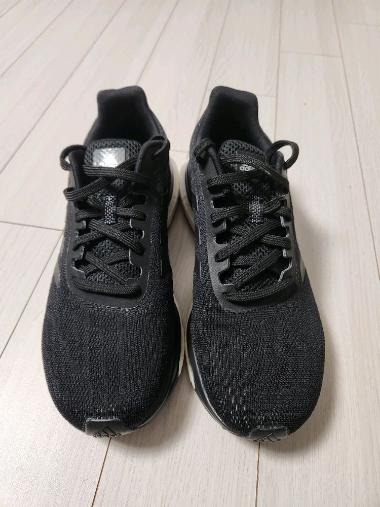 새상품급) 아디다스 운동화 리스판스 CQ0020 러닝화 사이즈240러닝화/여성용(W)/로우탑/색상: 블랙 /출시가: 이미지