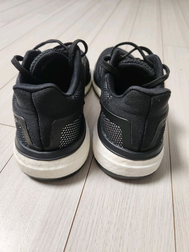 새상품급) 아디다스 운동화 리스판스 CQ0020 러닝화 사이즈240러닝화/여성용(W)/로우탑/색상: 블랙 /출시가: 이미지