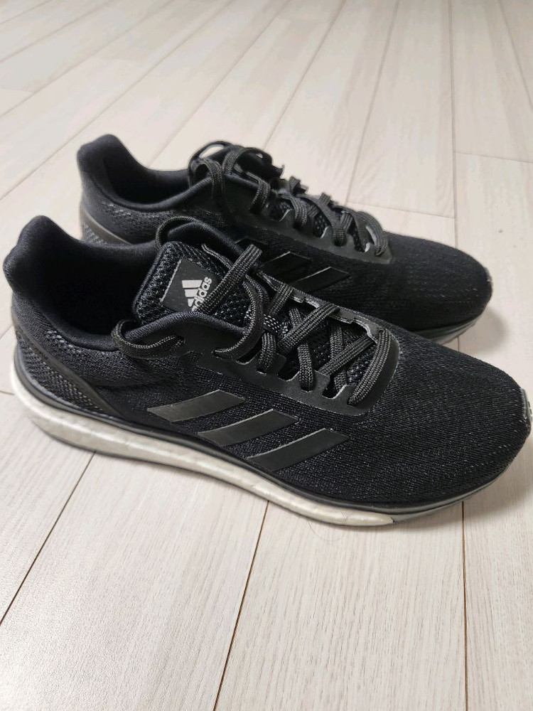 새상품급) 아디다스 운동화 리스판스 CQ0020 러닝화 사이즈240러닝화/여성용(W)/로우탑/색상: 블랙 /출시가: 이미지