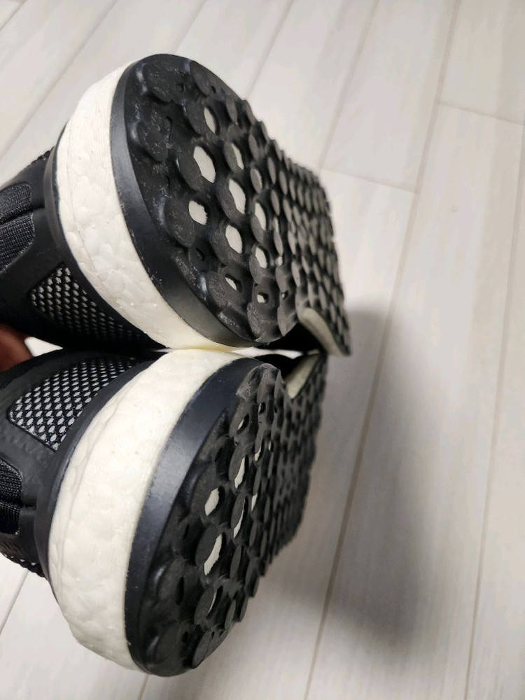 새상품급) 아디다스 운동화 리스판스 CQ0020 러닝화 사이즈240러닝화/여성용(W)/로우탑/색상: 블랙 /출시가: 이미지