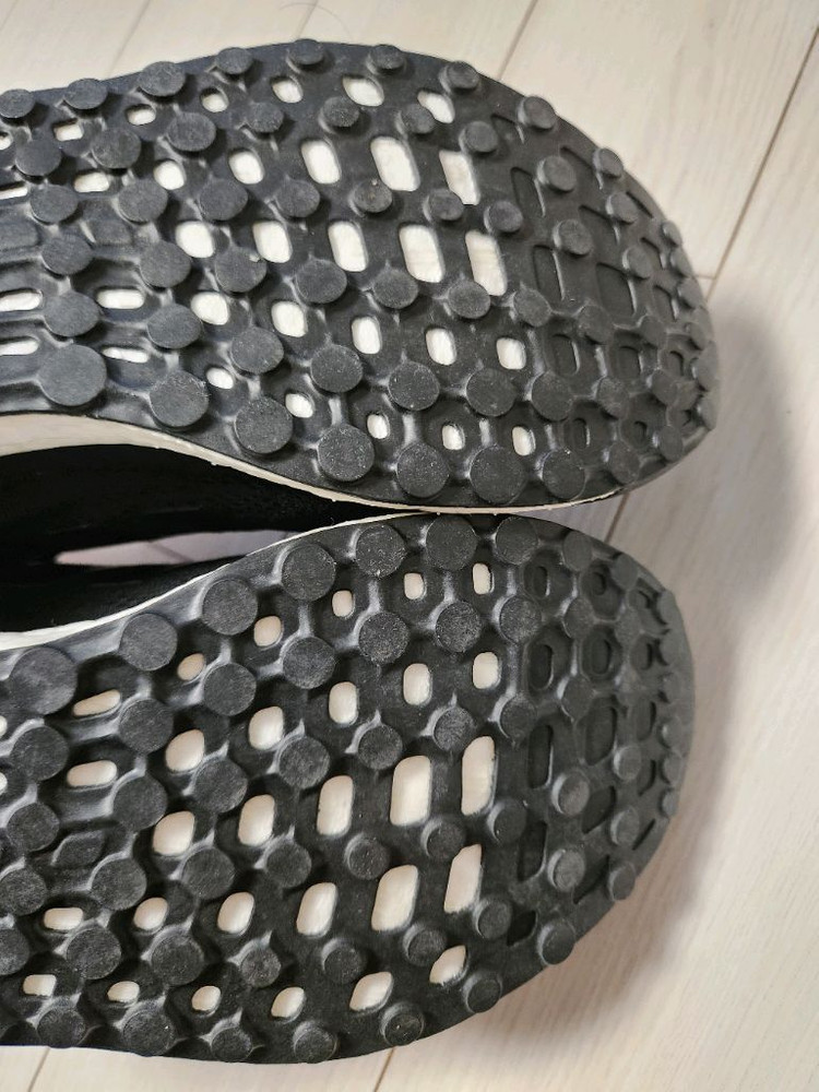 새상품급) 아디다스 운동화 리스판스 CQ0020 러닝화 사이즈240러닝화/여성용(W)/로우탑/색상: 블랙 /출시가: 이미지