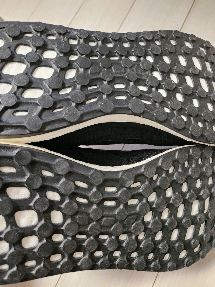 새상품급) 아디다스 운동화 리스판스 CQ0020 러닝화 사이즈240러닝화/여성용(W)/로우탑/색상: 블랙 /출시가: 이미지