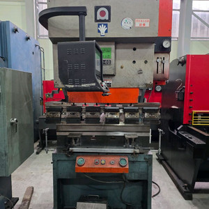 중고 아마다절곡기. 60Ton 하향식 이미지