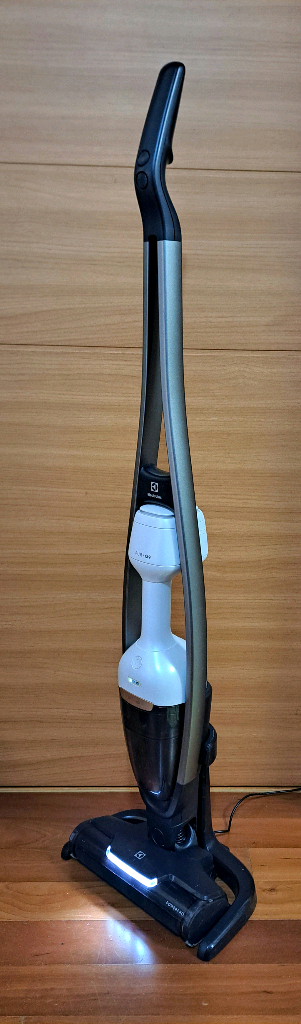 일렉트로룩스 무선 청소기 (부품용)--3