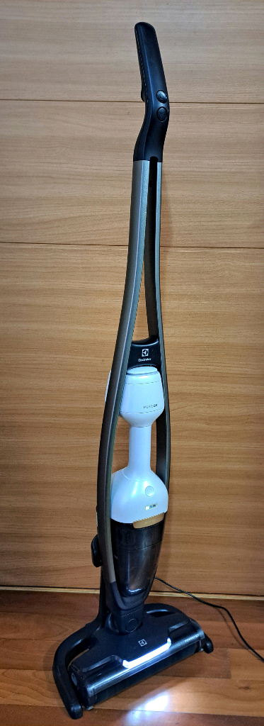 일렉트로룩스 무선 청소기 (부품용)--4