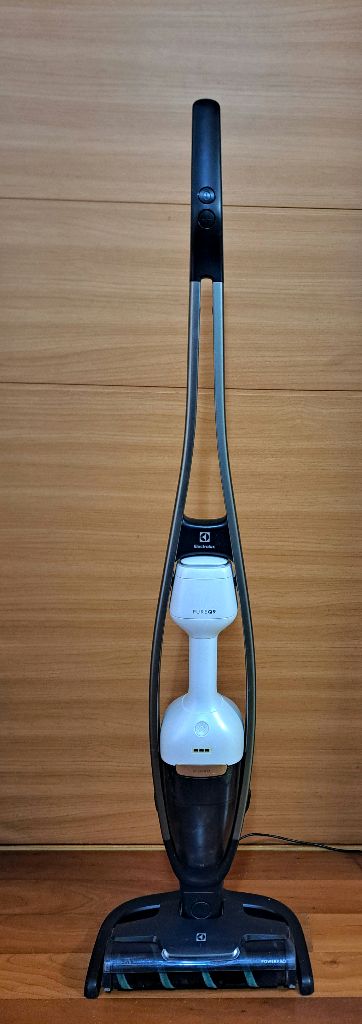 일렉트로룩스 무선 청소기 (부품용)--5