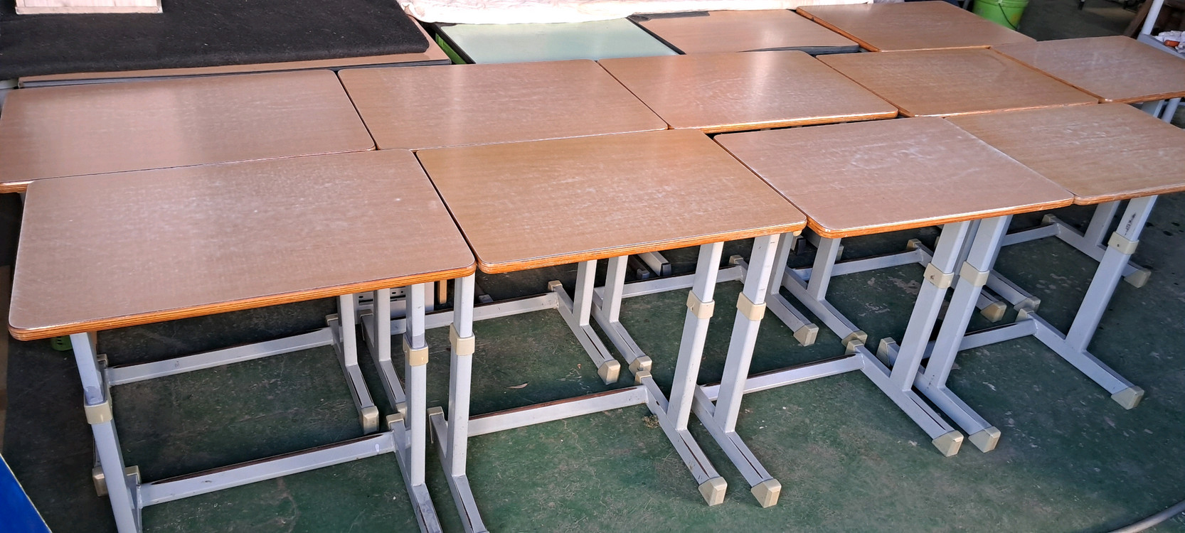 튼튼한 키높이학원책상 팝니다--1