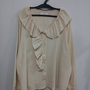 빅사이즈 프릴카라 블라우스 연베이지