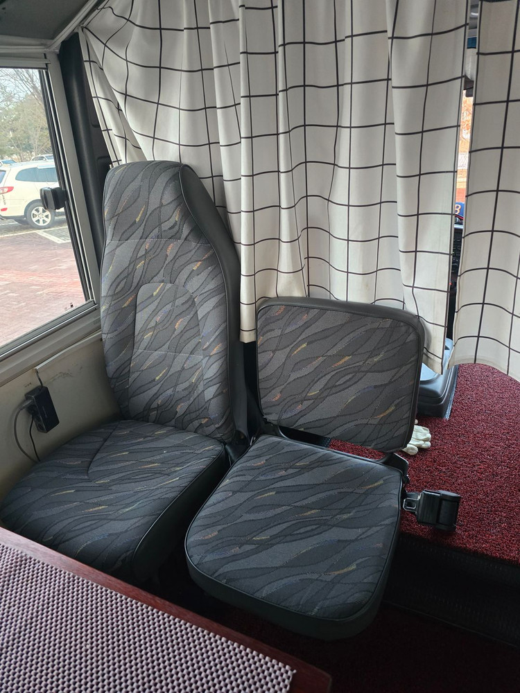 대형 버스 캠핑카 이미지