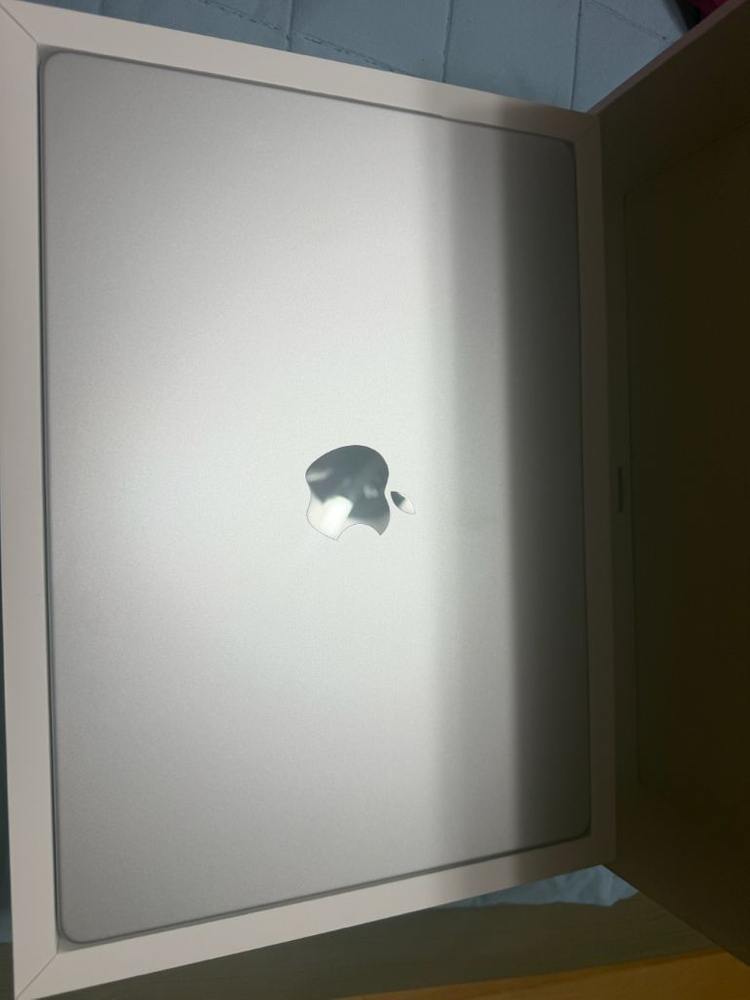 맥북프로 M4 14인치 실버 이미지