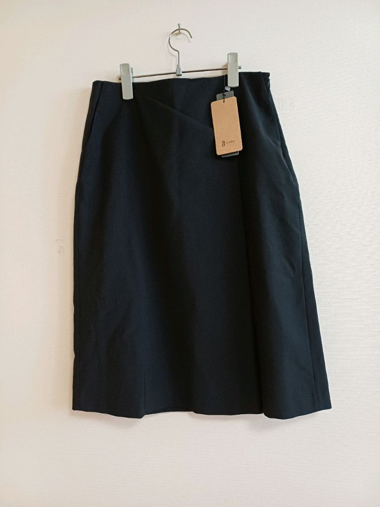 택 달린 지스튜디오 미디 스커트 4만원에 판매합니다. 이미지